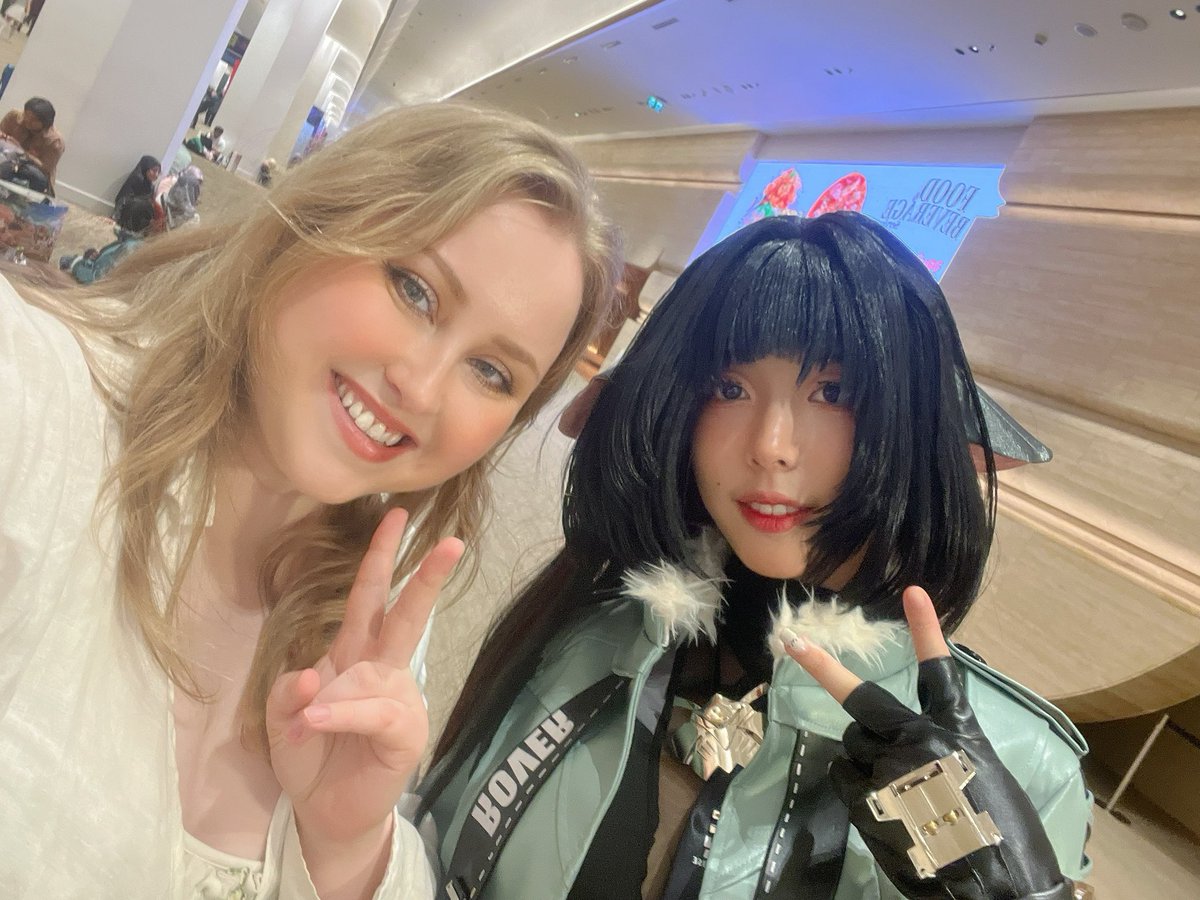 RsDollAtelier's tweet photo. Didn’t know there was a convention going on until I saw all the gamers with shopping bags, so like the good detective Zhu Yuan I sniffed it out and found a games convention where ZZZ was as well😭💖💖 they where all so cute🥹💗🫶🏻✨
#ThailandGameShow2024 #zzzero #ThGSzzzero https://t.co/fi0EarYsZL