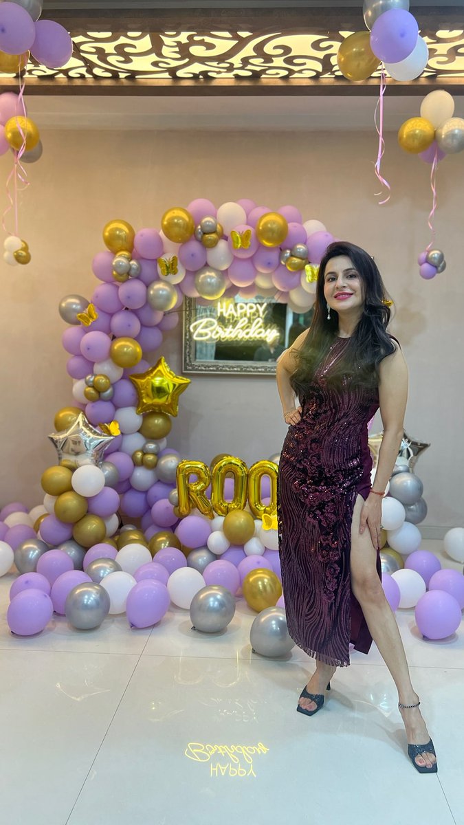 SirfRoop's tweet image. That’s how Birthdays should be right ? With loved ones..Flowers, cakes, balloons,, love laughters & happiness to share & rememeber throughout… 🥰 grateful & thankful to everyone who made it possible