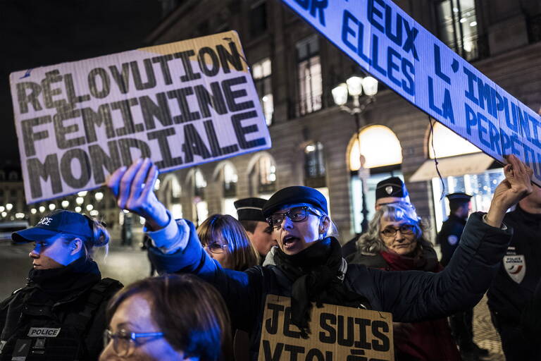 libe's tweet photo. Une cinquantaine d’associations féministes réunies pour une «loi intégrale» contre les violences sexuelles

«Nous proposons 130 mesures dans les domaines de la prévention, de l’éducation, la police, la justice, la santé»

➡️ https://t.co/GMKJ60lIVy https://t.co/at8UHtzlLb