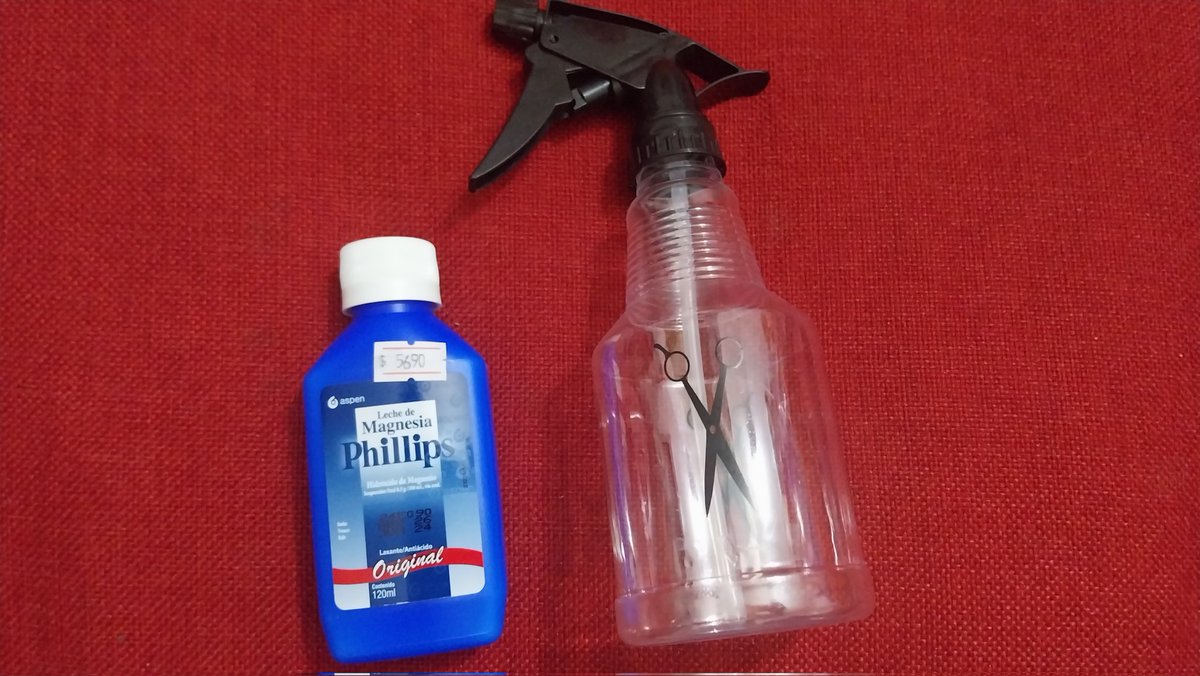 salvadorojeda's tweet photo. Mañana es día de protesta Si va a salir, lleve su pañuelo de algodón, su limón y pase a comprar en alguna farmacia leche de magnesia lo disuelve el agua 50/50 y se salva de ahogarse con las bombas lacrimogenas y busque altura
#18deOctubre #EstallidoSocial https://t.co/jLvAA5s6Ak