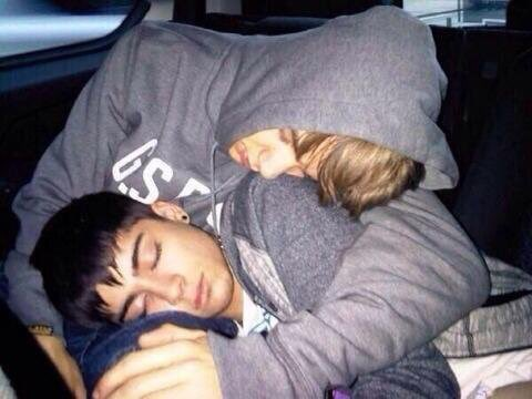 yowsel's tweet photo. Questa foto è stata scattata da Harry...❤️ https://t.co/AnXx0sOX76