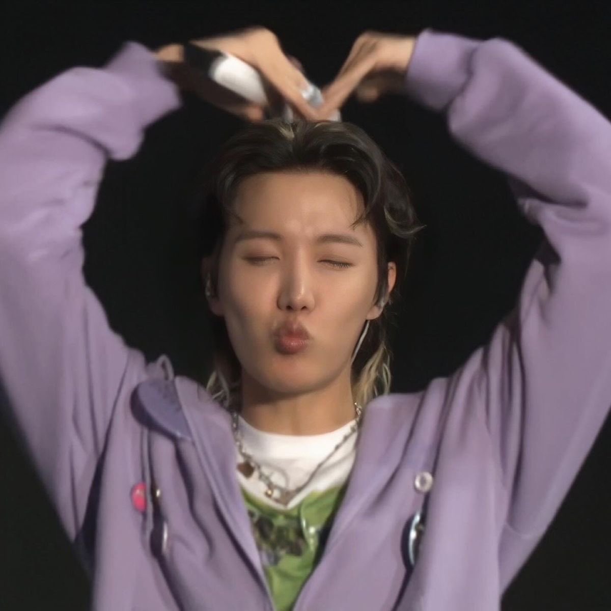 jay_inthebox_'s tweet photo. We have to vote for Hobi because his twitter votes are so low🥺

I vote for #jhope at #2024MAMAVOTE https://t.co/8nN2ktsIqr
