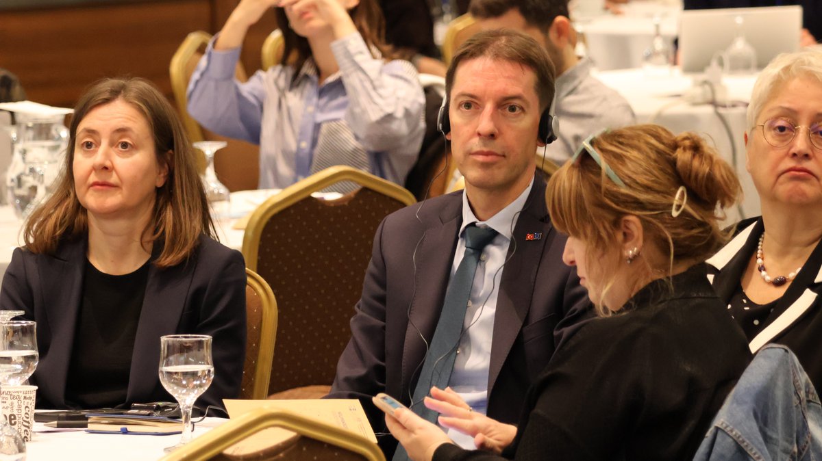 💬Avrupa Birliği Delegasyonu Başkan Yardımcısı
Mr. Jurgis VILCINSKAS:

"Burada bulunmamızın temel amacı çok önemli bir prensibe dayanıyor: İnsan haklarının korunması ve ilerletilmesi. Bu ilke, her zaman tüm çalışmalarımızın merkezinde yer almalıdır.
Üç ana temadan bahsetmek