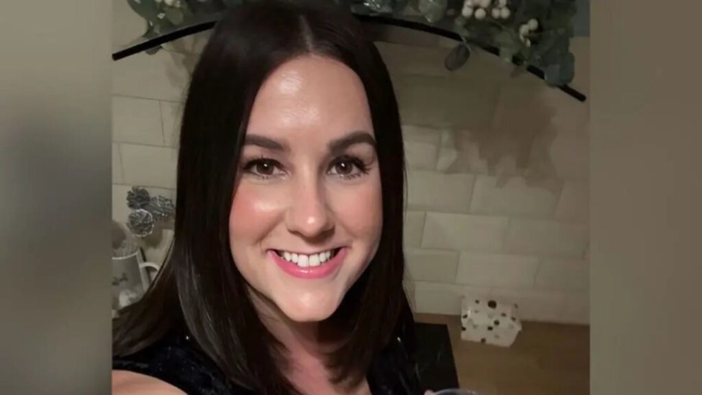 The wife of a Tory councillor gets 31 months for a tweet, yet a pro-Palestinian thug, who led a knife-wielding mob in an assault on a pub, gets 20 months. And from the same judge! Two Tier justice much? dailysceptic.org/2024/10/18/thi…