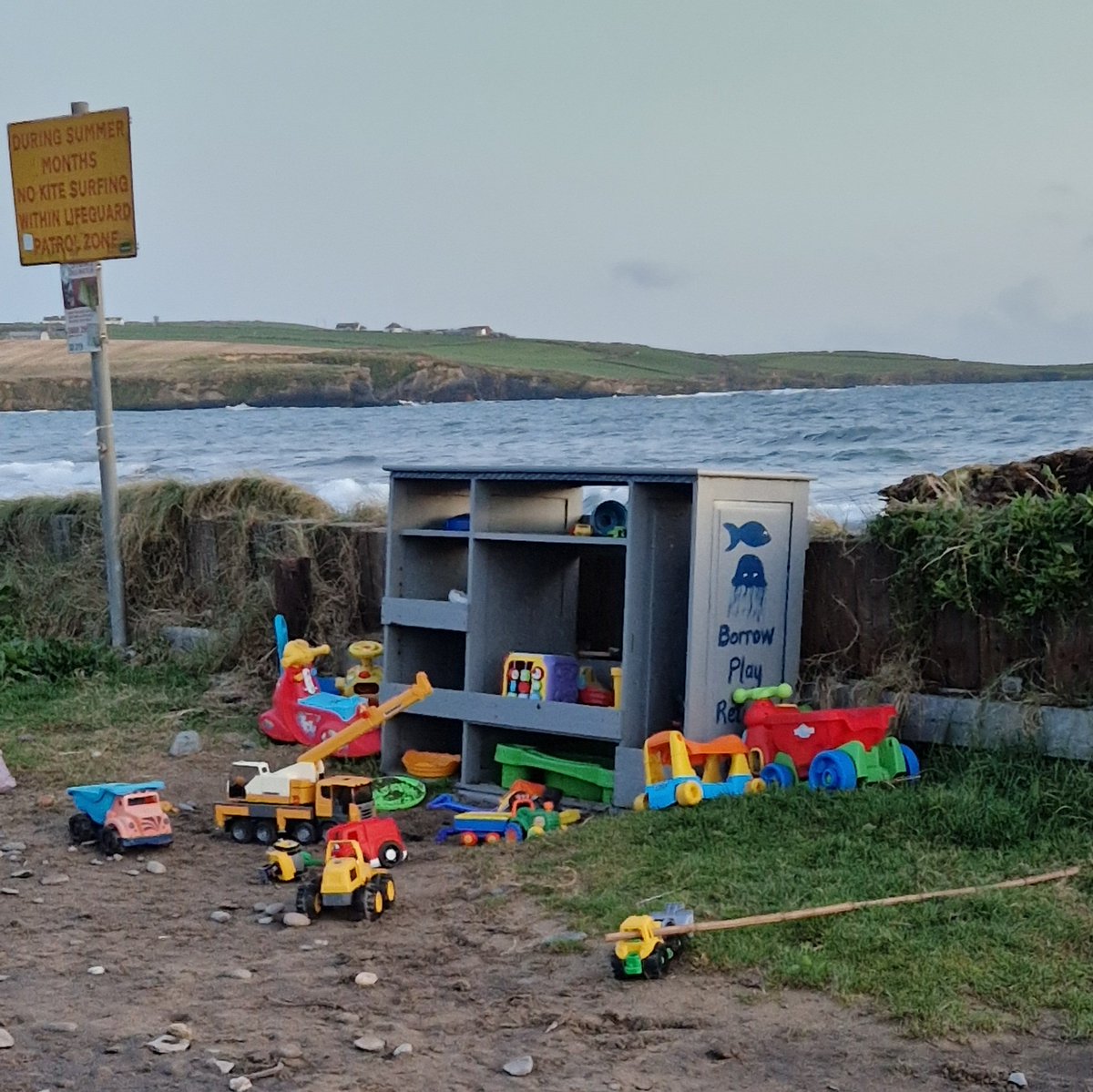 KitchenJezebel's tweet photo. Surely one of the worst ideas ever in terms of adding to #marineplastic, #toylibraries #borrowplayreturn #corkcountycouncil?  One wave &amp; it all ends up in the sea? Pick bits of this put of the surf everything I visit...should be removed...#plastic https://t.co/z5m5VtgOmU