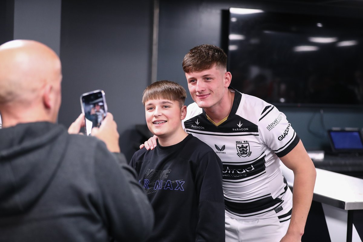 hullfcofficial's tweet photo. Our 2025 kit partners got first sight of our new principal jersey at the MKM Stadium's Legends Lounge last night with an exclusive launch event 🤝

We also welcomed '05 cup winners Paul Cooke &amp; Jamie Thackray who reflected on that famous day in Cardiff ✨

⚫️⚪️ #COYH | @ecostrad https://t.co/6sluPtdcxm
