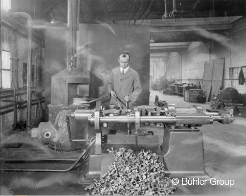 Did you know...
...that our die-casting solutions are based on close to 100 years of experience in die casting?
Back in 1927, we started with die casting, producing parts for our milling machines. What do you think of our cold chamber die-casting machine of 1932?
#diecasting