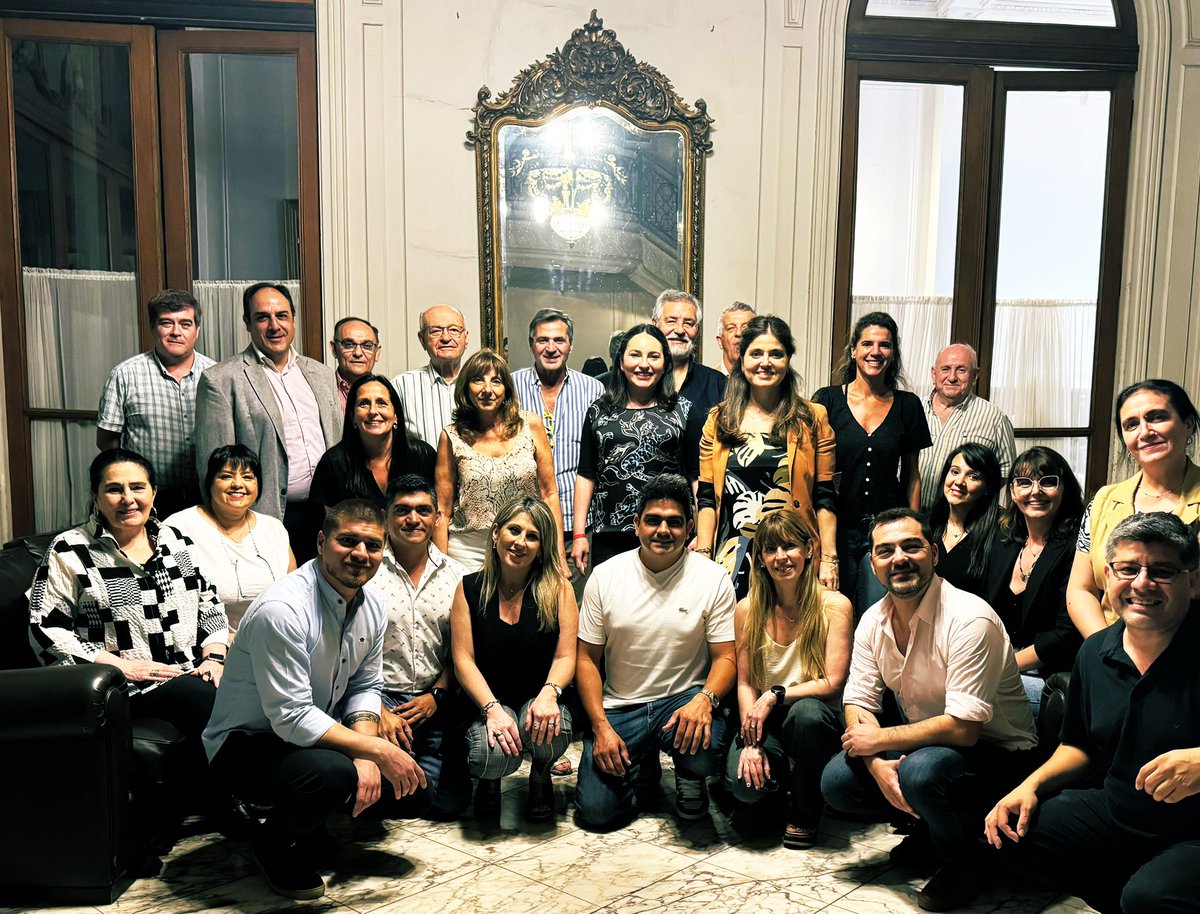 “CONVERSACIONES SOBRE LA INDUSTRIA DEL TURISMO”
.-Gracias por la invitación. 
“2*Reunion del Tucumán Bureau”.