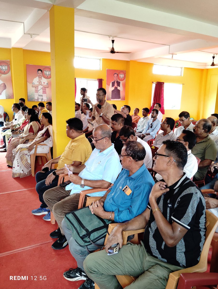 PathakNilamani's tweet image. দক্ষিণ কামৰূপ জিলা বিজেপিৰ কাৰ্য্যালয়ত আজি ভাৰতীয় জনতা পাৰ্টীৰ সন্মানীয় সাধাৰণ সম্পাদক শ্ৰদ্ধাৰ পল্লৱ লোচন দাস ডাঙৰীয়াএক বিশেষ কৰ্মশালাত।
#HimantaBiswaSarma
#bhabeshkalita
#PallabLochanDas