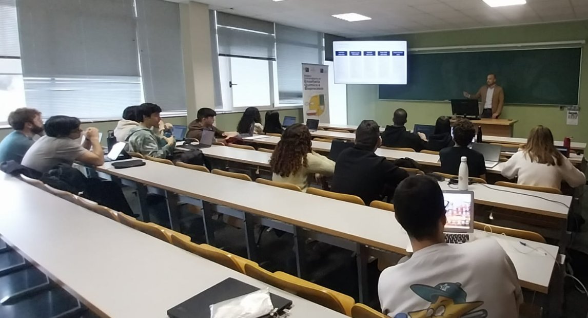 El #MEQBP de la <a href="/etse_usc/">ETSE USC</a> contó con #RamónBlancoLópez Director de Economía Circular <a href="/GrupoValtalia/">valtalia</a>  compartiendo su amplia experiencia en la dirección técnica de proyectos y en la gestión de emergencias y conflictos inherentes a la gestión de proyectos. 
<a href="/_MiguelMauricio/">Miguel Mauricio</a>