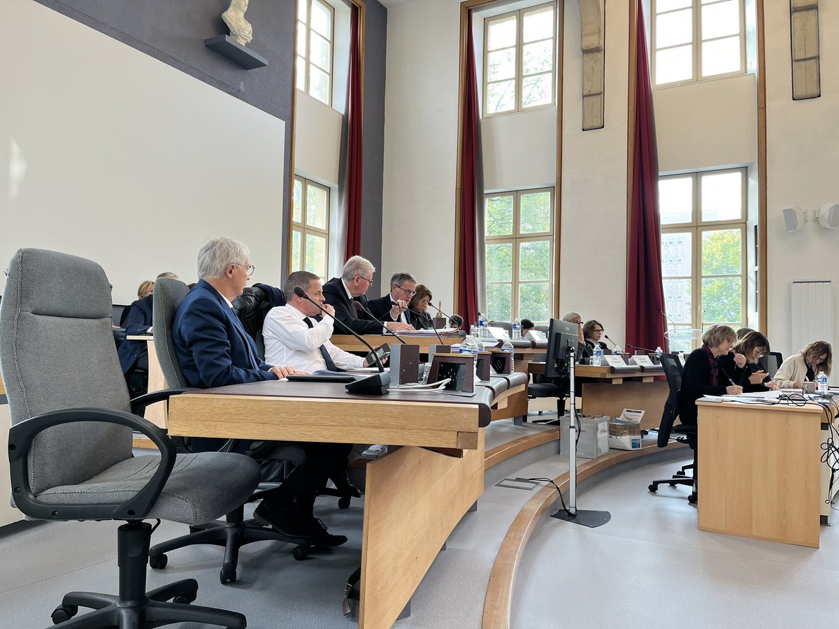 Les élus du <a href="/ardennescd08/">Ardennes CD08</a> se penchent ce vendredi matin sur les dotations de fonctionnement 2025 pour les collèges publics et privés du département. Un soutien global à hauteur de 5 M€ ! <a href="/RADIO8ARDENNES/">RADIO8</a> <a href="/colloc08/">Nelly GAROT 💉💉💉</a> <a href="/AnneDumay/">Anne Dumay</a> <a href="/A_ClaudeReitz/">Alexis Claude-Reitz 🎙</a>