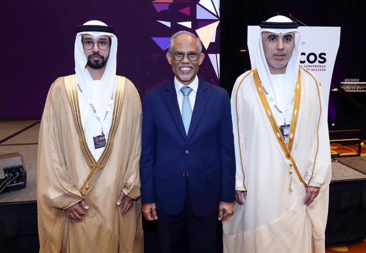 AwqafUAE's tweet photo. «الشؤون الإسلامية والأوقاف والزكاة» تشارك في مؤتمر "مجتمعات النجاح"ICCOS بسنغافورة.
.
.
#أوقاف_الإمارات
#awqafuae
#الامارات
#سنغافورة
#علوم_الهيئة
#ICCOS
#مؤتمر_مجمعات_النجاح https://t.co/fXQoGvBAQs