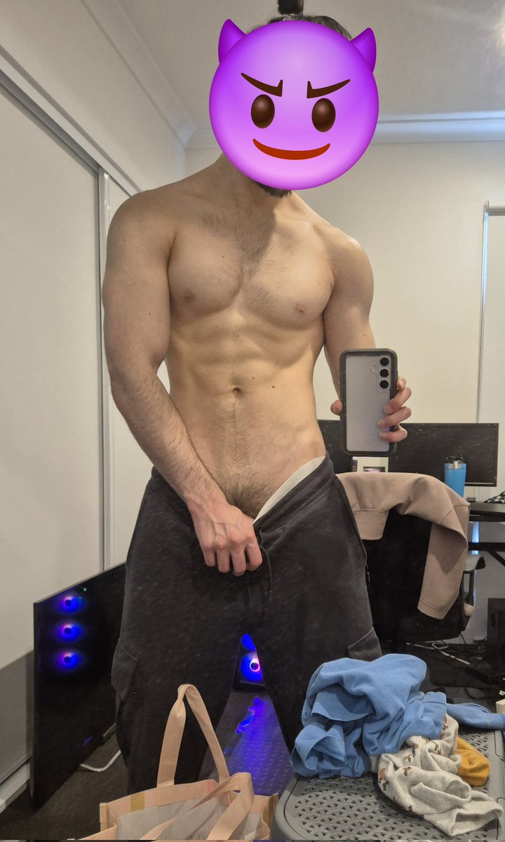 Y'all know what day it is 😂

Pay your king for f@g tax Friday and I'll make you goon to my muscles and maybe my buldge if you're lucky 😈💸

#cashmaster #findom
