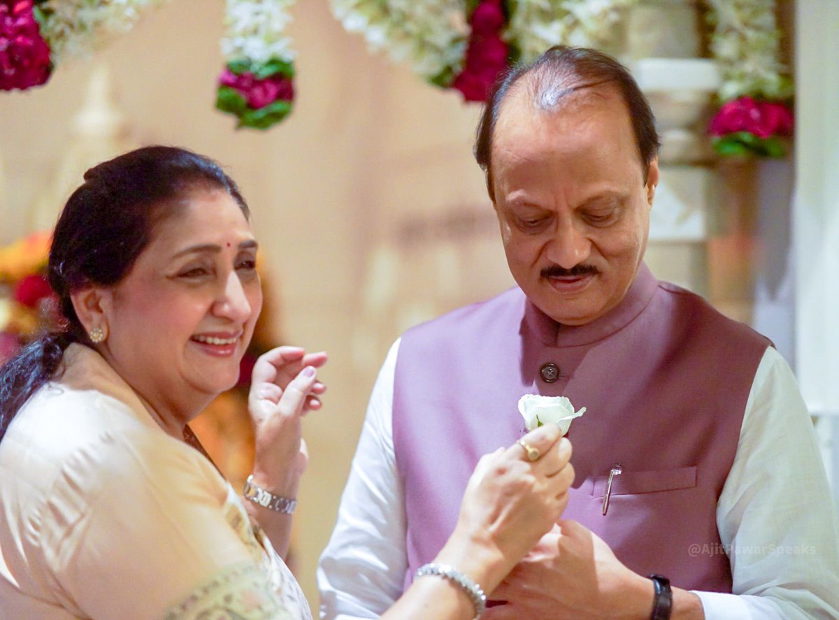 AjitPawarSpeaks's tweet photo. सुनेत्रा, आपणांस वाढदिवसाच्या मनःपूर्वक शुभेच्छा! 

आयुष्यातील प्रत्येक वळणावर आपण सावली बनून माझ्या पाठीशी खंबीर उभ्या राहिलात. म्हणूनच राजकीय-सामाजिक जीवनात मी इथवर यशस्वी झेप घेऊ शकलो. आपण माझा भक्कम आधारस्तंभ आहात. आपणांस उत्तम स्वास्थ्य व दीर्घायुष्य लाभो, हीच ईश्वरचरणी प्रार्थना करतो.