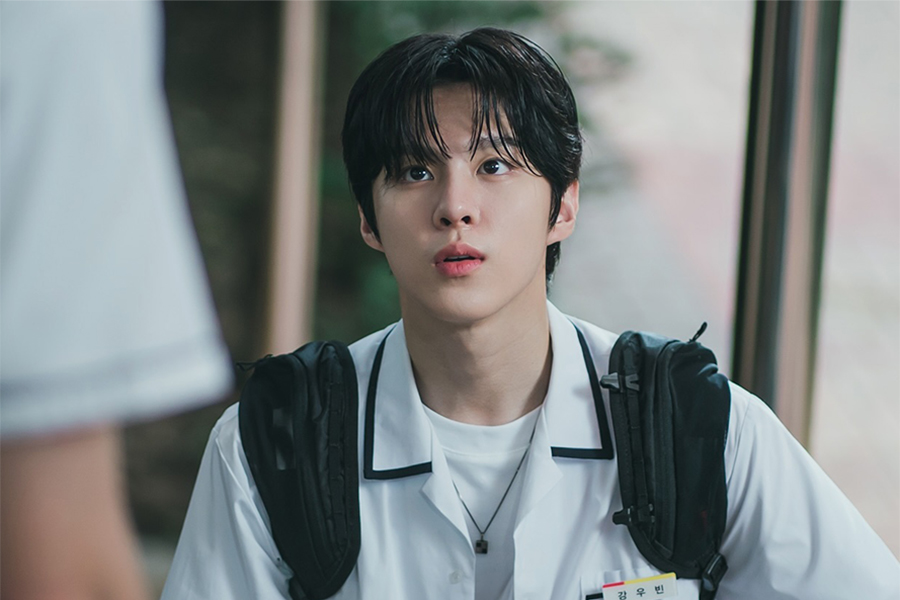 soompi's tweet photo. #KimWooSeok Is A Popular Idol Trainee With Hidden Secret In “#SocialSavvyClass101”
https://t.co/IAf9GCTg5P https://t.co/fV1R7gZQcd