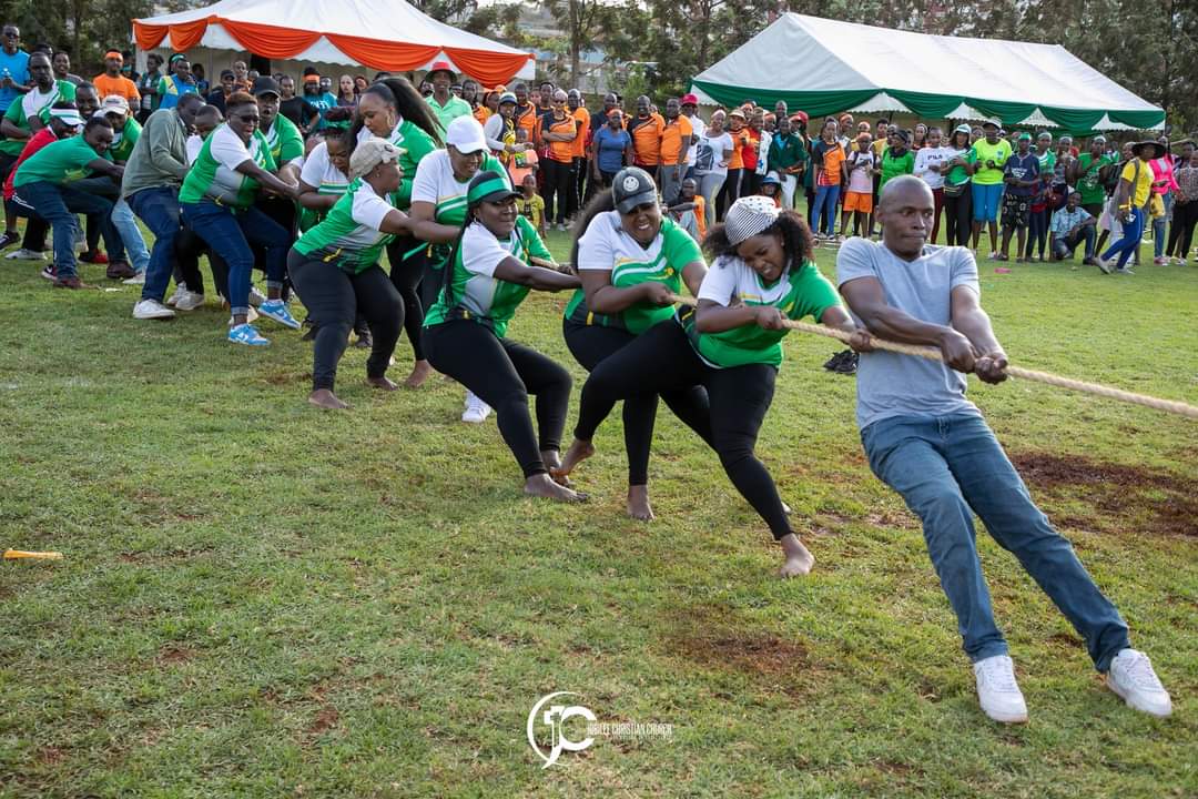JccKenya's tweet photo. Wewe uliona wapi worship team kama hii... they slay you in the spirit na kwa tag of War!!! GREEN TEAM HOYEEEEEEE ๐..
#JCCFunDay https://t.co/4bMUbwFza1