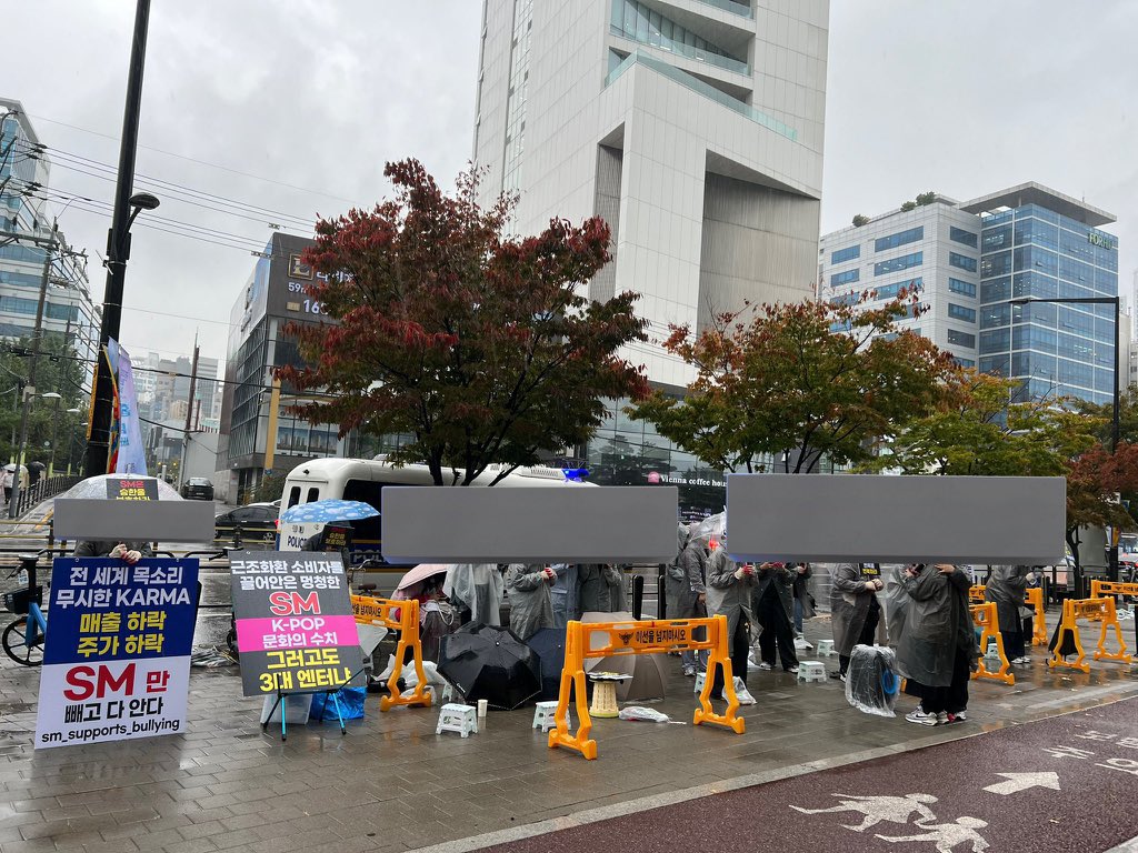 yoee52's tweet image. oh we’re so on this together, i love you ot7 briize! after this fight we deserve a worldwide group hug for standing strong and for fighting for seunghan bravely until the end, we will win this dw 🫂

#JUSTICE_FOR_SEUNGHAN
#UnfairExit_Seunghan 
#SMSupportsBullying
#SM_쓰레기