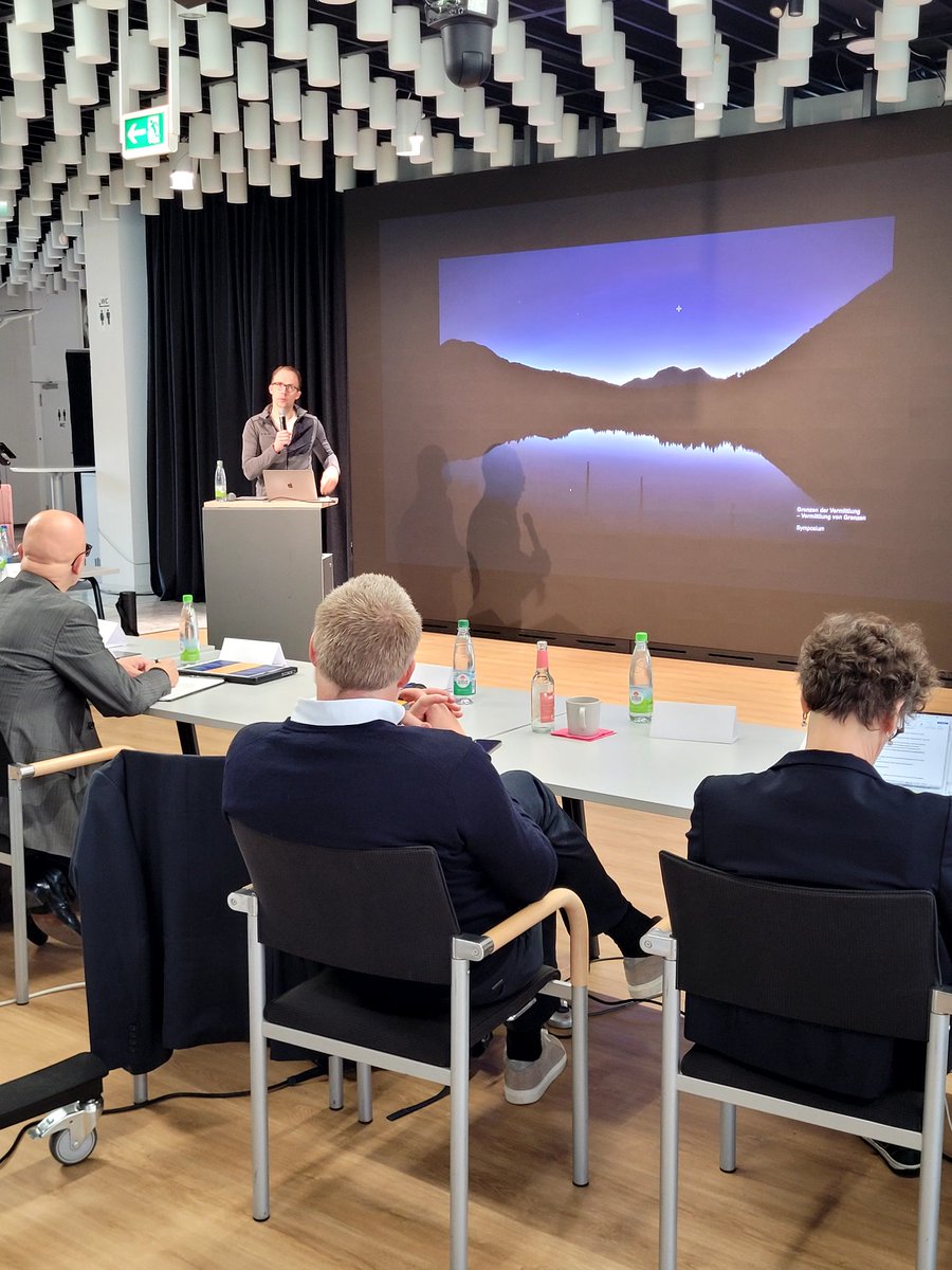 tetabato's tweet photo. Panel III: KI und Öffentlichkeit mit @BPrainsack Matthias Braun und @achdujeh
Symposium Grenzen der Vermittlung @just_ethics @UniFAU #dhip https://t.co/oiSNbkJ4Q2