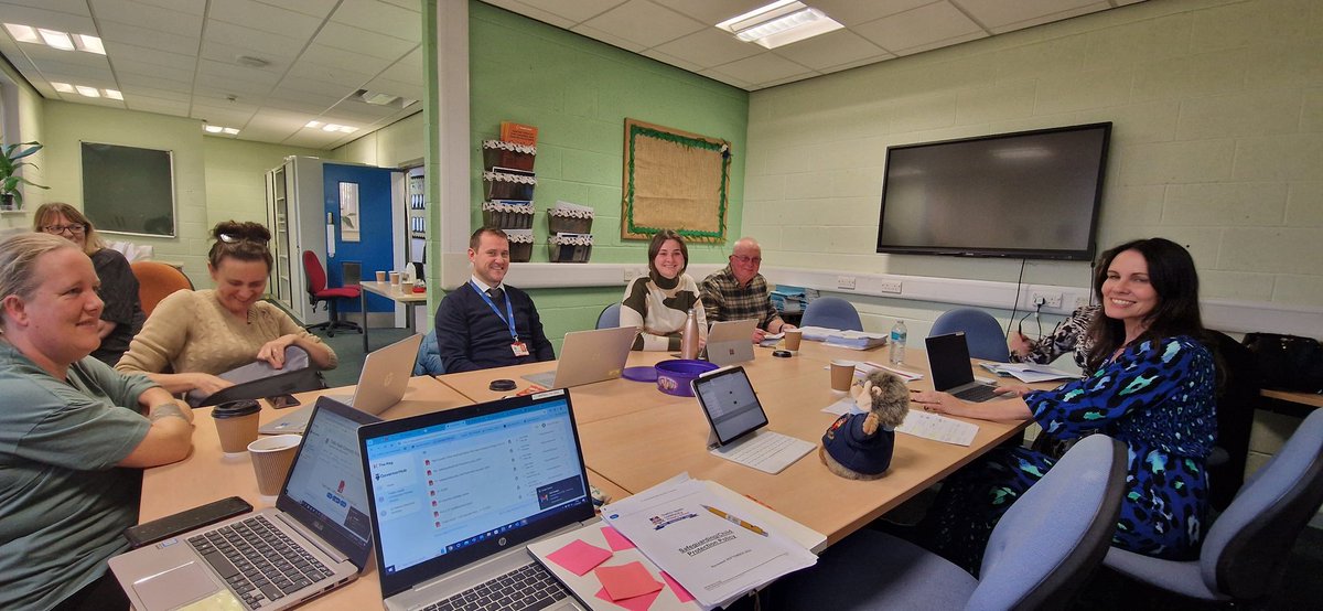 Our first Full Governors in our EY dept meeting room! #thattoprim_governors 🤝💻