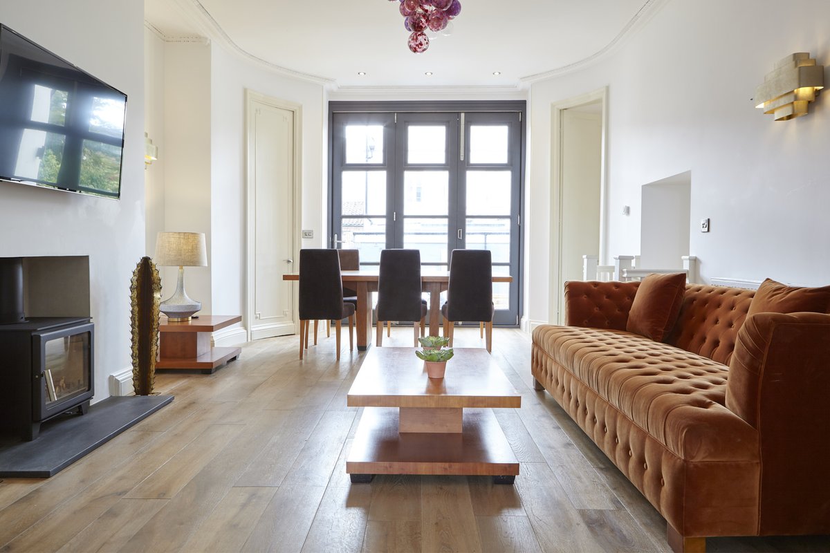 At Your Apartment, we have a range of spacious properties that accommodate between 2 to 10 guests, making them perfect for family trips or holidays with friends!

Book here: app.mews.com/distributor/21…

#FamilyTravel #GroupGetaways #LuxuryApartments #YourApartment #TravelWithFriends