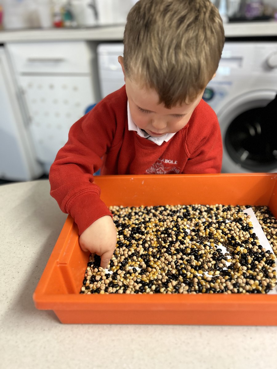 delabole_school's tweet photo. This week we have been looking closely at our letter formation of our learnt sounds. The children got to explore different sensory trays to form given sounds, using the RWI handwriting patterns to support them. https://t.co/FK4KRakglb