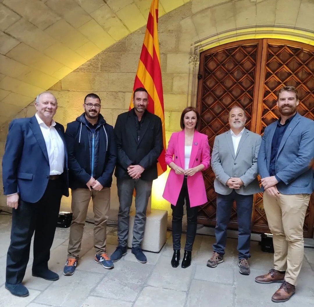 Gràcies, un plaer gaudir de l'experiència a <a href="/esportcat/">Esports</a>, on he treballat incansable per l’esport Ebrenc, xq m'apasiona l’#esport i el territori 🚴🏀🚣⚽🥎🏃🏐🏞️

Abraçada i fins sempre!
<a href="/anna_caula/">Anna Caula</a>
<a href="/AleixVillatoro/">Aleix Villatoro</a> <a href="/MarchClaret/">Josep March Claret</a> <a href="/LuRavetllat/">Lourdes Ravetllat</a> @aleixrq <a href="/anna_juliacamps/">Anna Julià</a>  <a href="/govterresebre/">Delegació del Govern a les Terres de l'Ebre</a>