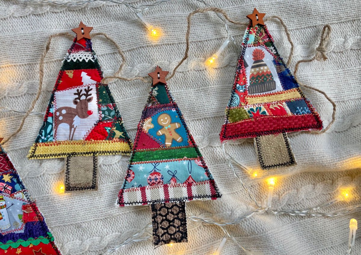 There’s 1000’s of sets of ‘handmade Christmas bunting’ on Etsy- pleased mine is very near the top of the search but selling on there ain’t easy! Most of my sales occur via my links on here, so every RT is v. much appreciated 🙏👍🏼 TY in advance! #MHHSBD 

buff.ly/3TmKsWA