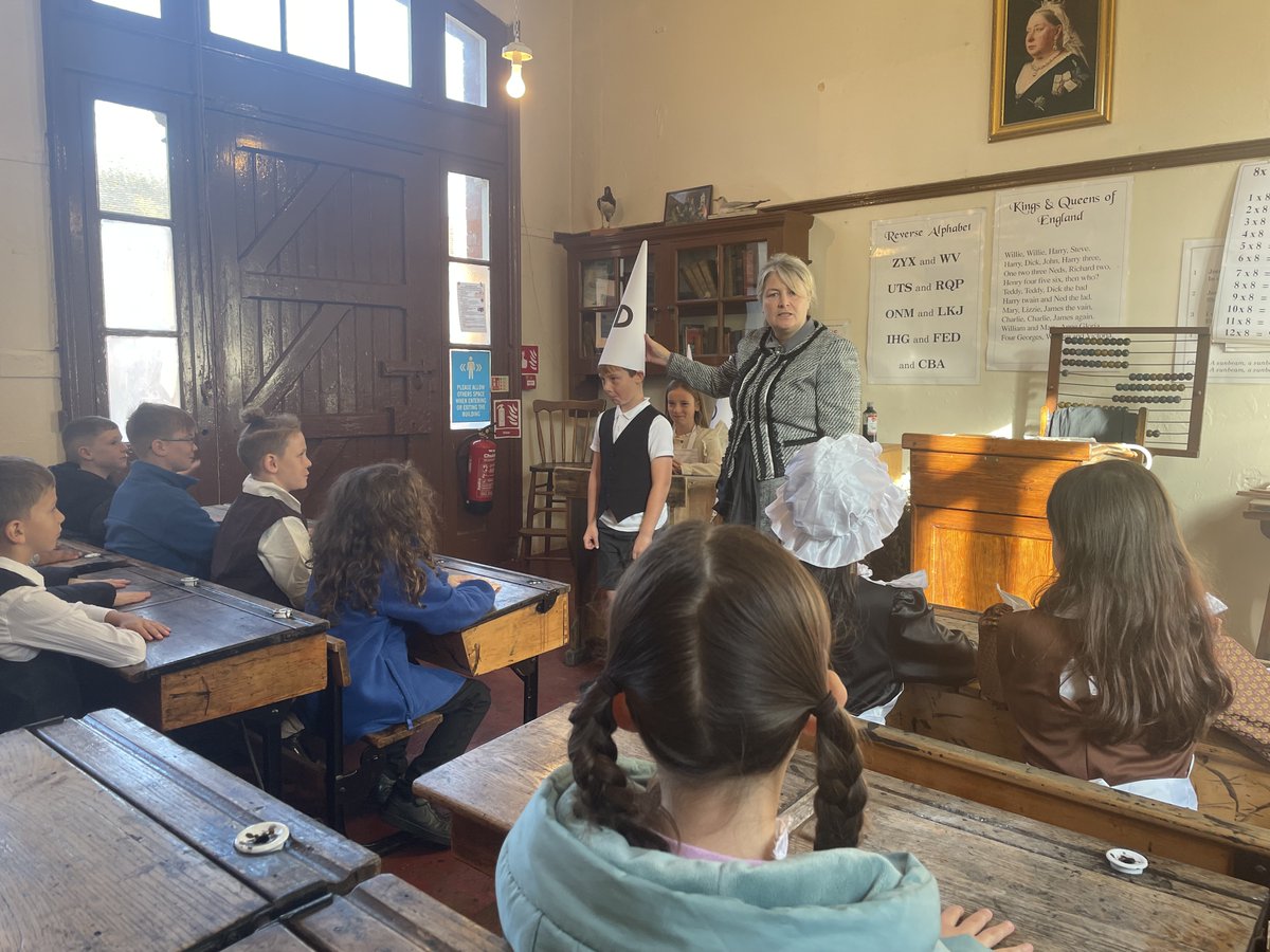latimerprimary's tweet image. #ClassTJ enjoyed their Beaumanor Hall trip yesterday.