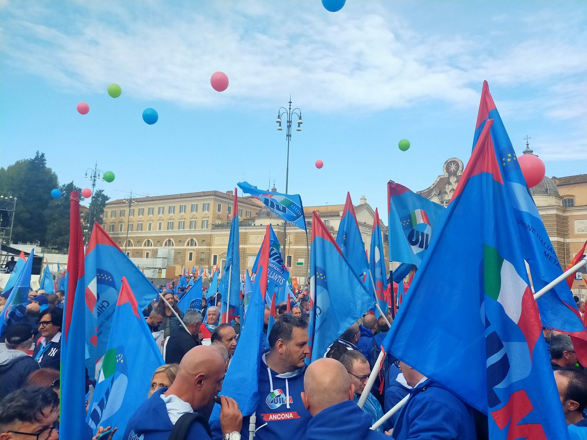 Prode2013's tweet photo. Sciopero dell'automotive metalmeccanici in piazza manifestazione a Roma #ScioperoNazionaleAutomotive https://t.co/WMqWn2Qc1A