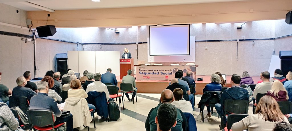 🔴 Comienza la jornada 'Mutuas colaboradoras con la Seguridad Social'.

🎙️Nuestra Secretaria General <a href="/angelaherflo/">Ángela Hernández</a> agradece el trabajo de las delegadas y delegados de prevención.
