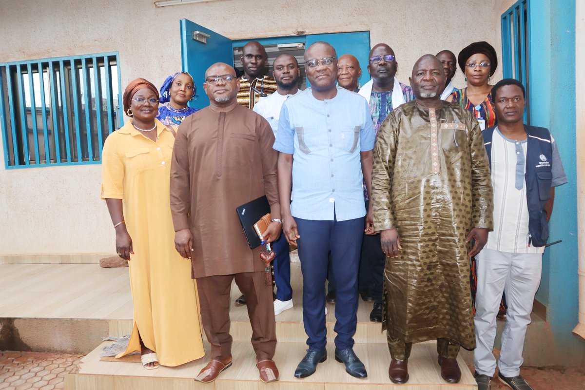 En visite à #BoboDioulasso, le Représentant Résident de l’<a href="/UNFPABF/">UNFPA Burkina Faso</a>, <a href="/AkpadjiAlain/">Alain Akpadji</a>, a rendu visite au staff du bureau intégré des #NationsUnies. Il  a félicité et encouragé le staff pour le travail abattu dans un esprit de « One UN ».
<a href="/onubf/">ONU Burkina Faso</a>