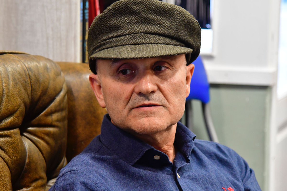 libros en el petate tweet media