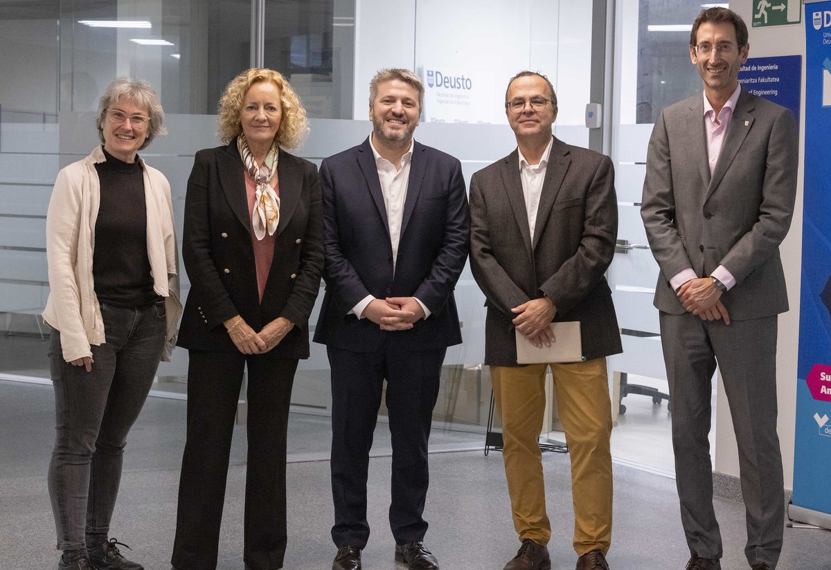 DeustoForum ha organizado un diálogo entre <a href="/AimarBretos/">Aimar Bretos</a>, reconocido periodista y director del programa <a href="/Hora25/">Hora 25</a>, y David Coury, profesor catedrático de la Universidad de Wisconsin, para descifrar cuestiones ligadas a las elecciones en Estados Unidos. 

📸 flickr.com/photos/deusto/…