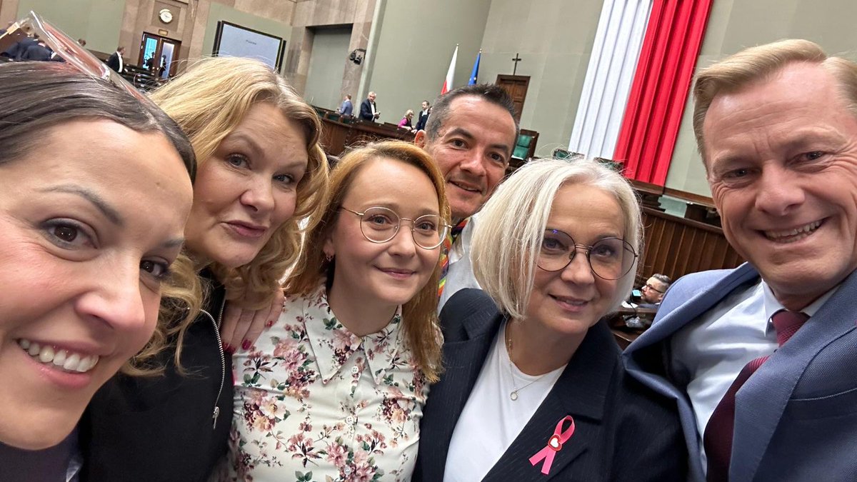 🆕 Silna drużyna Koalicji Obywatelskiej w powołanej właśnie przez Sejm Komisji Nadzwyczajnej do spraw ochrony zwierząt 👏 Bardzo dziękuję za zaufanie i wybór mnie do jej składu 💚

🤝 Wspólnie z <a href="/DorotaNiedziela/">Dorota Niedziela</a>, <a href="/MariaKatarzyna/">Katarzyna Maria Piekarska</a>, <a href="/pawelsuski/">Paweł Suski</a>, <a href="/M_Jozefaciuk/">Marcin Józefaciuk</a>, oraz <a href="/LepkowskaGolas/">Alicja Łepkowska- Gołaś</a> z