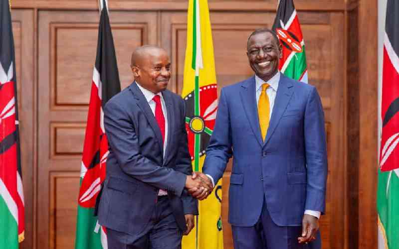 TwahirwaIpha's tweet photo. 🥊AMAKURU MASHYA🥊
Perezida William #Ruto wa #Kenya yagennye Prof. Kindiki #Kithure nka visi perezida usimbura Rigathi #Gachagua waraye yegujwe n'inteko ishinga amategeko. Iyi nteko ifite iminsi 60 yo kumwemeza. https://t.co/0rnz7PfC6V
