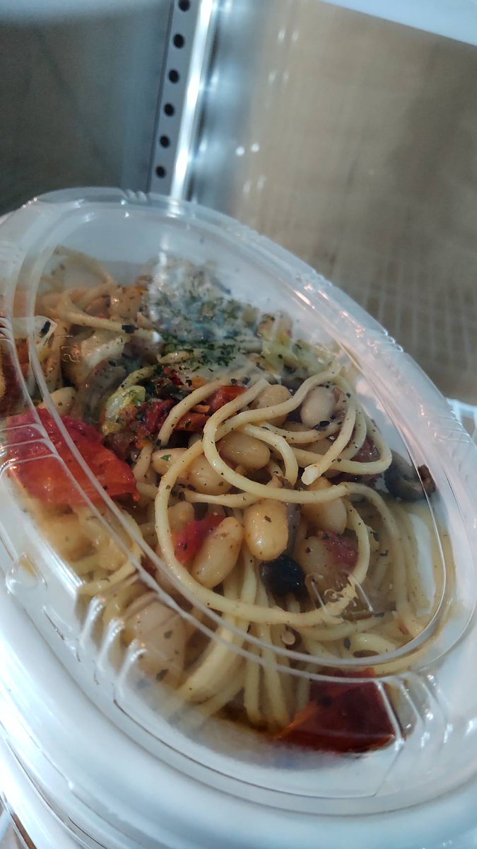 restaurantsole's tweet photo. こちらは久しぶりの投稿
テイクアウト、ショーケースに並べて色々置いてます❗️そして、なんとすべてよしワンコイン５００円です❗️
食品ロスや物価高騰を考慮し始めました❗️

ぜひ、お待ちしてます❗️ https://t.co/Kgon0fnCH9