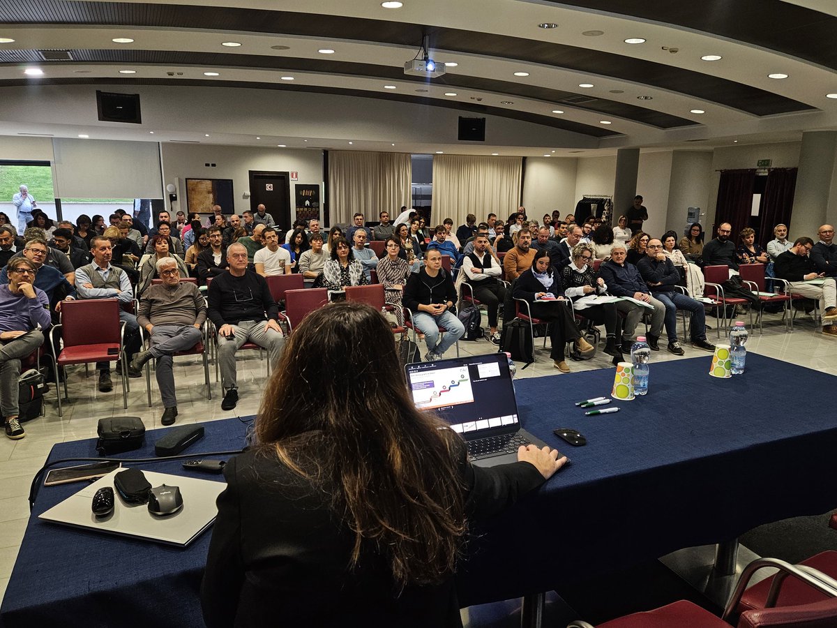 fai_cisl's tweet photo. Seminare Competenze 👩🏼🏫🧑🏻🏫
Seconda giornata formativa per oltre 150 dirigenti e operatori delle federazioni #FaiCisl del Nord Italia.
Primo panel di approfondimento della mattinata INAIL e #malattie #professionali e #infortuni sul lavoro, a cura del dipartimento nazionale @InasCisl
🗣📢 La #FaiCisl da tempo è impegnata nel garantire #salute e #sicurezza nei luoghi di lavoro, con #formazione, materiale divulgativo, questionari e possibilità di contatto diretto con l'app We-Fai, ed è importante acquisire sempre maggiori competenze per fornire un'assistenza puntuale ed efficace a lavoratori e lavoratrici.