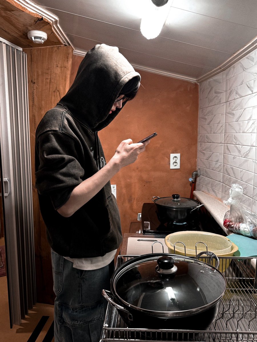 hoonikiz's tweet image. so boyfriend coded. 😞🫶🏻 #sunghoon