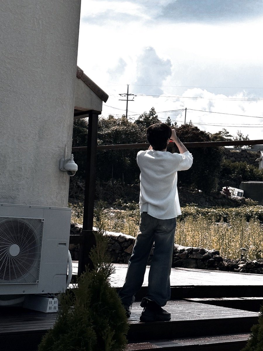 hoonikiz's tweet image. so boyfriend coded. 😞🫶🏻 #sunghoon