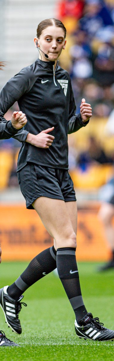 ⭕️Ruby Sykes : une première en Arkema Première Ligue

Arrivée en France au début de l’année scolaire pour poursuivre ses études à l’Université de Lille, l’Anglaise Ruby Sykes continue d’arbitrer au plus haut niveau.

▶️L'article complet : safe-arbitres.fr/Actualites-1/A…