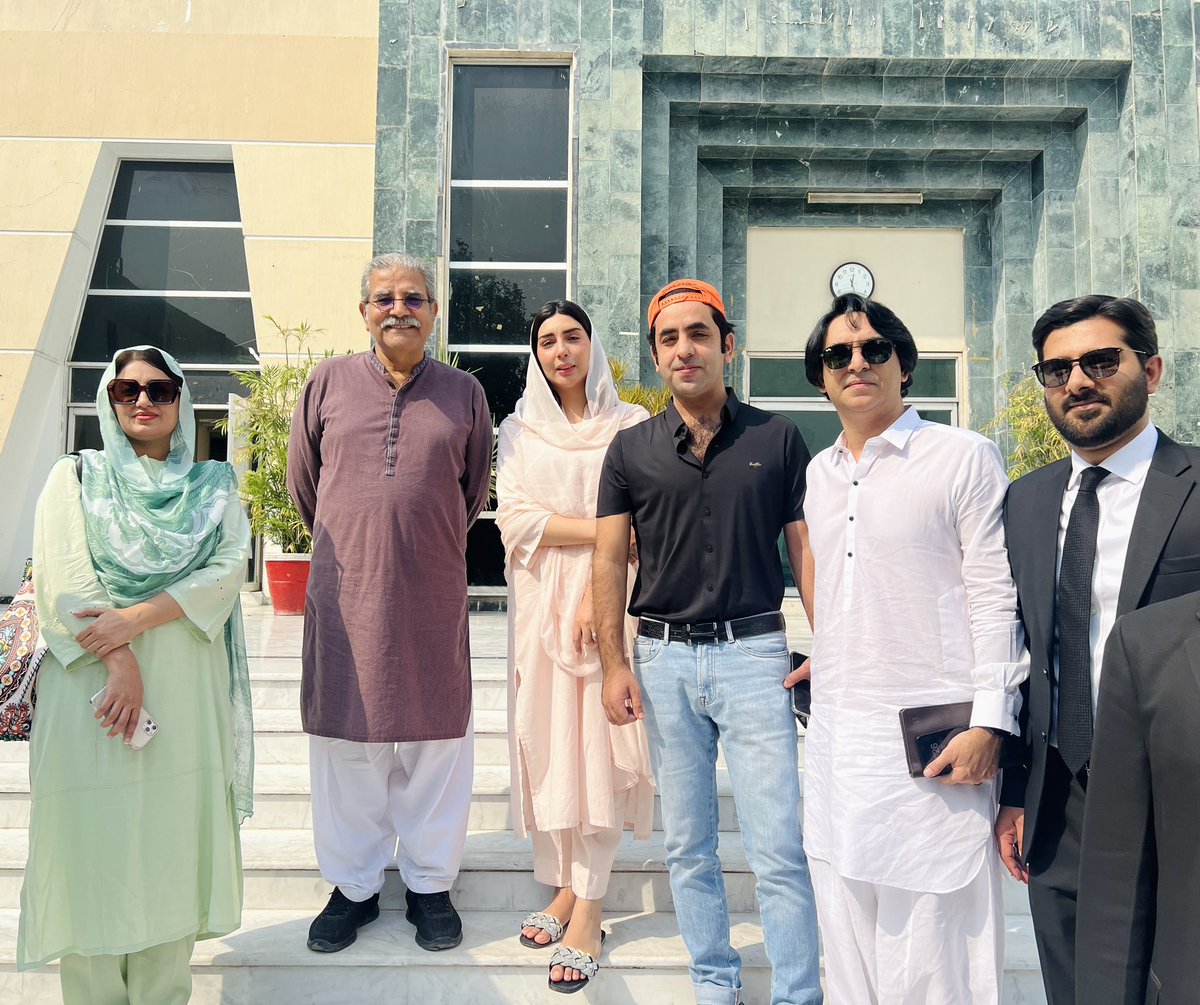 ehtashamabbasi's tweet photo. ہم پنجابی ہیں لیکن انصاف لینے خیبر پختونخواء پہنچے ہیں،،،امید ہے پنجاب کی عدالت بھی انصاف کرے گی صحافی کا کام ہی رپورٹ کرنا ہے اور وہ ہم کرتے رہے ہیں گے،،،میاں علی اشفاق،احد کھوکر اور فیاض بھائی آپ کا شکریہ-
@ahadkhokher 
@FiazKandwal 
@samiabrahim @FarooquiJameel @tayyabaraja_  @life_line_farah