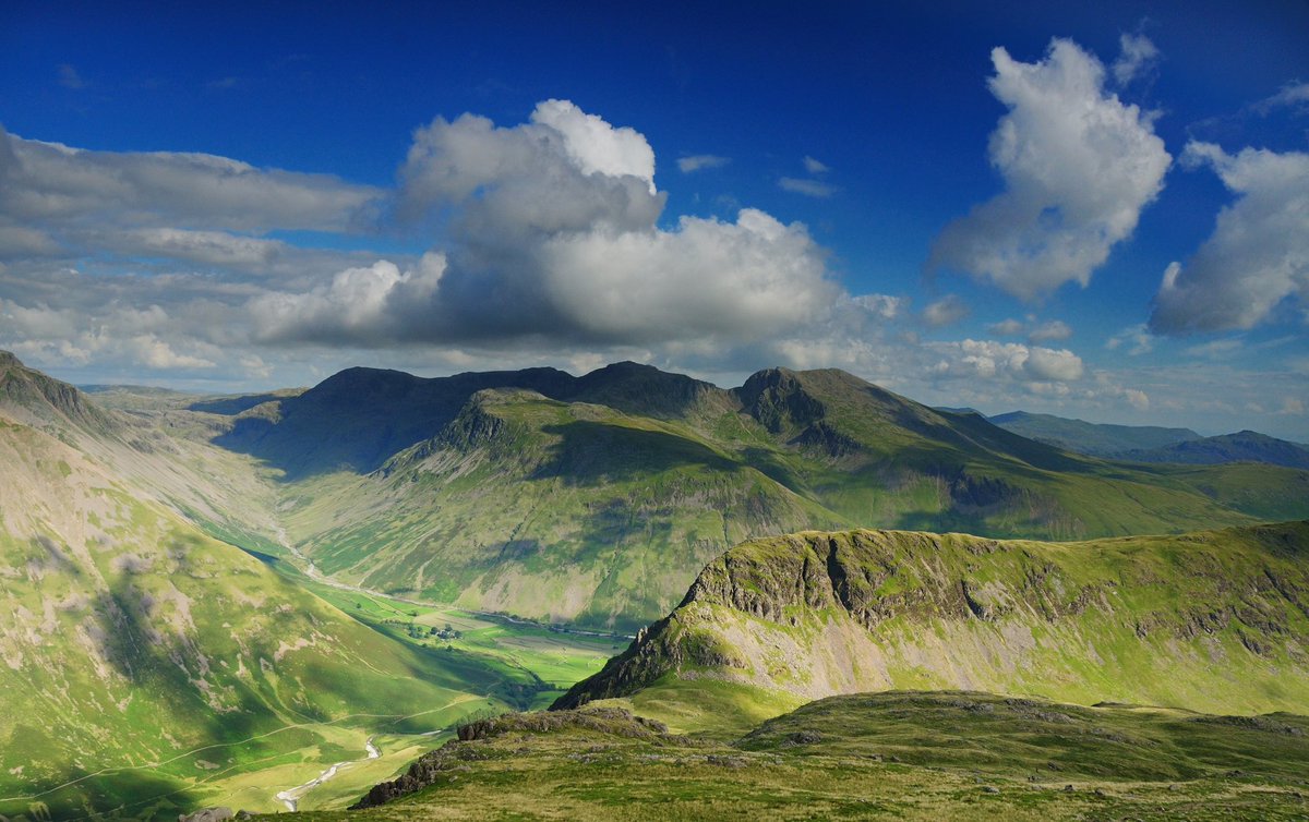 Scafell Pike is the highest mountain in Cumberland and the highest in all England, rising to 3,209 feet (978m).

It is part of the Scafell massif and is within the #LakeDistrict National Park.

It is one of the Southern Fells in Wainwright's classification.

#Cumberland
