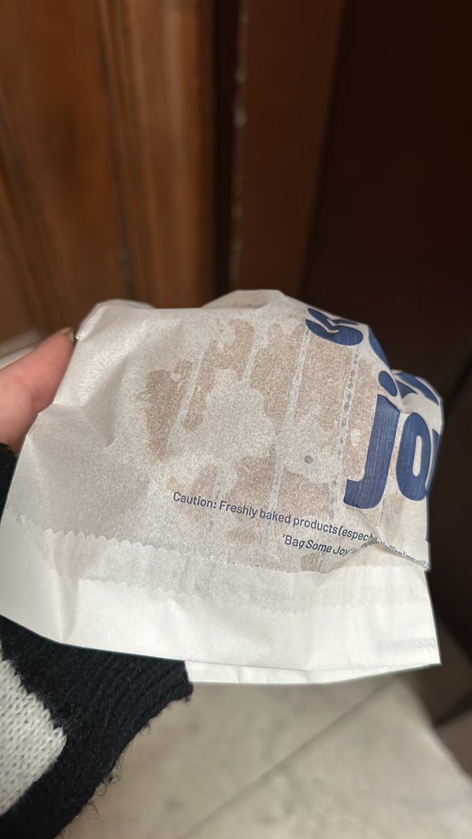 deborahkanexo's tweet photo. @GreggsOfficial it’s 2024, how do we not have a better way to package topped donuts 😂 loose half the topping to the paper bag. 🥲 https://t.co/hibRPLZ4pH