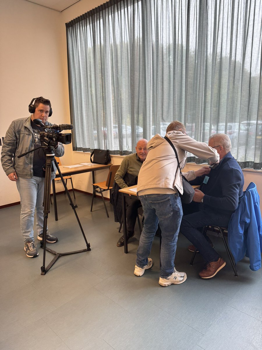 De Opfriscursus Autorijden voor Senioren <a href="/GemDordrecht/">Gemeente Dordrecht</a> was weer druk bezocht. Nieuwe verkeersregels, reactietest, oogtest. Weten wat er allemaal gebeurde? Houd <a href="/rtvdordrecht/">RTV Dordrecht</a> in de gaten! #maakeenpuntvannul <a href="/VeiligVerkeer/">Veilig Verkeer Nederland</a>