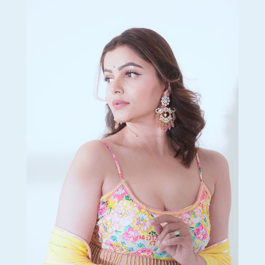 Oneworldnews_'s tweet image. Bright as a Sunflower 🌻: Rubina Dilaik Stunning in a Vibrant Yellow Saree, She Truly Embodies Grace and Style!

#RubinaDilaik #Rubina #Saree  #outfit #outfitinspo #outfitideas #outfitoftheday #outfitinspiration #fashion #fashionista #fashionstyle #style #styleinspiration