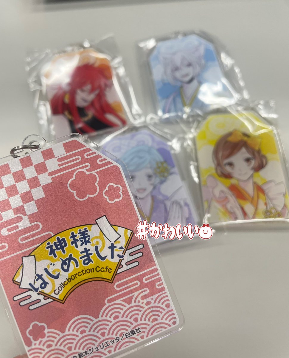 【神はじカフェグッズ】描き下ろしキービジュアル使用の、お守りアクキー✨裏面のデザインも和風でかわいいです！