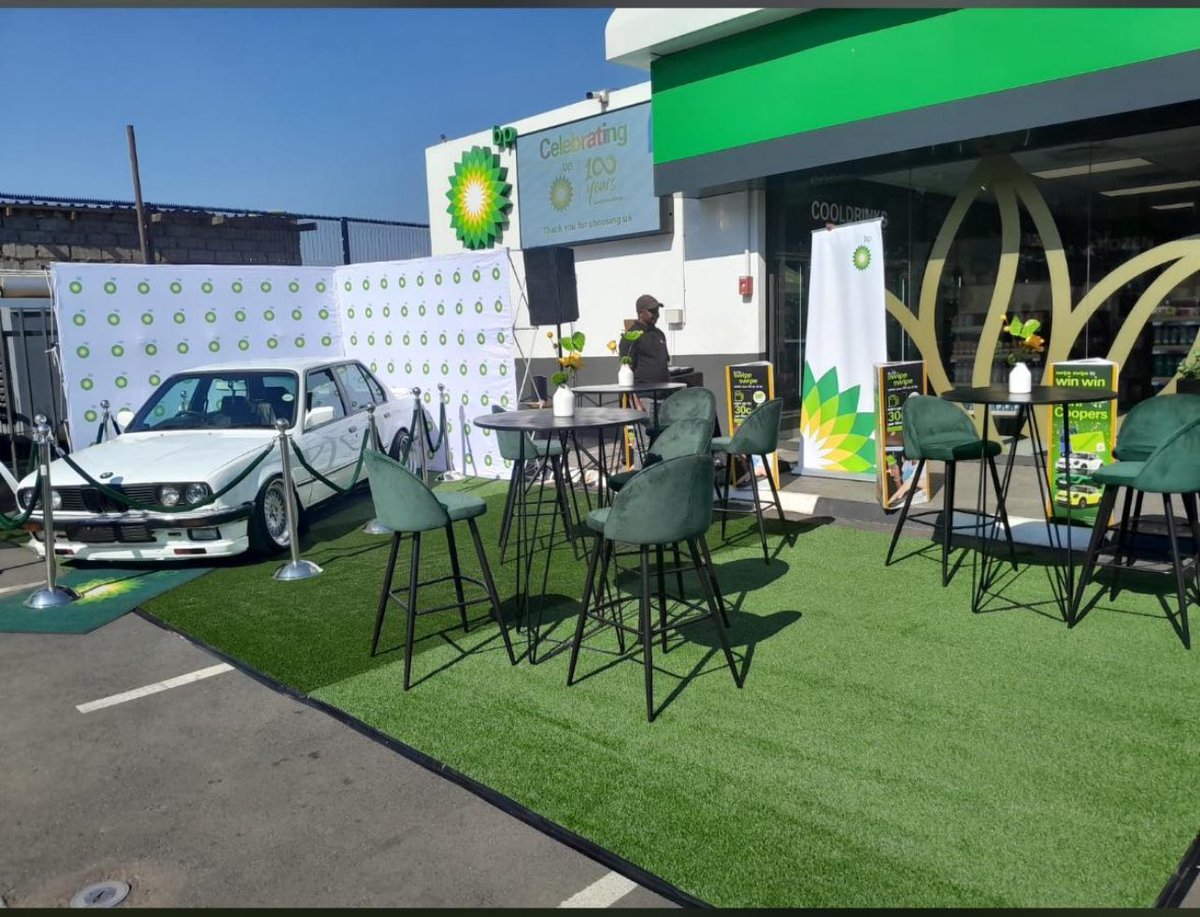 CorporateMngoma's tweet photo. We are giving away iGusheshe to one of our own. Recognising a petrol attendant that dud the most when it comes to service and driving growth. Who will it be 🥰😆. Join us at bp Bara as we celebrate. #bp100 The celebrations continue 🤍💛💚 https://t.co/tSran5lhP5