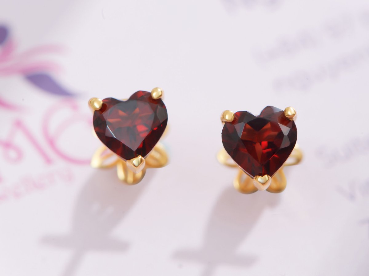 AMEJewellery's tweet photo. "Have you given yourself enough love?"
Owning a beautiful piece of jewelry like a heart-shaped red Garnet is one way to love yourself. It makes you look more attractive and confident and brings many positive meanings.
#redgarnet #jewelry #gift #amejewellery #january #gemstone https://t.co/NNB1Rnc7JC