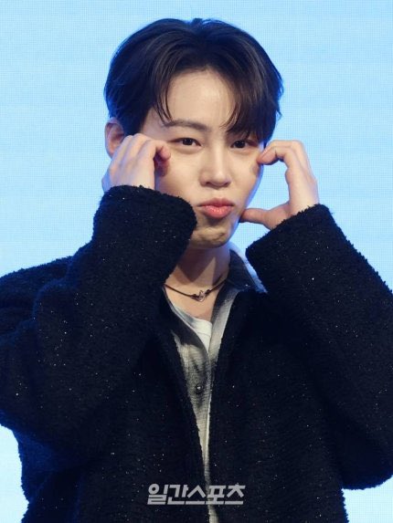 alwayzwoon's tweet photo. 요즘 하성운 미모 미쳤다고 https://t.co/rJSsX5arPc
