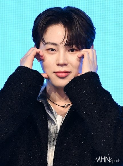 alwayzwoon's tweet photo. 요즘 하성운 미모 미쳤다고 https://t.co/rJSsX5arPc